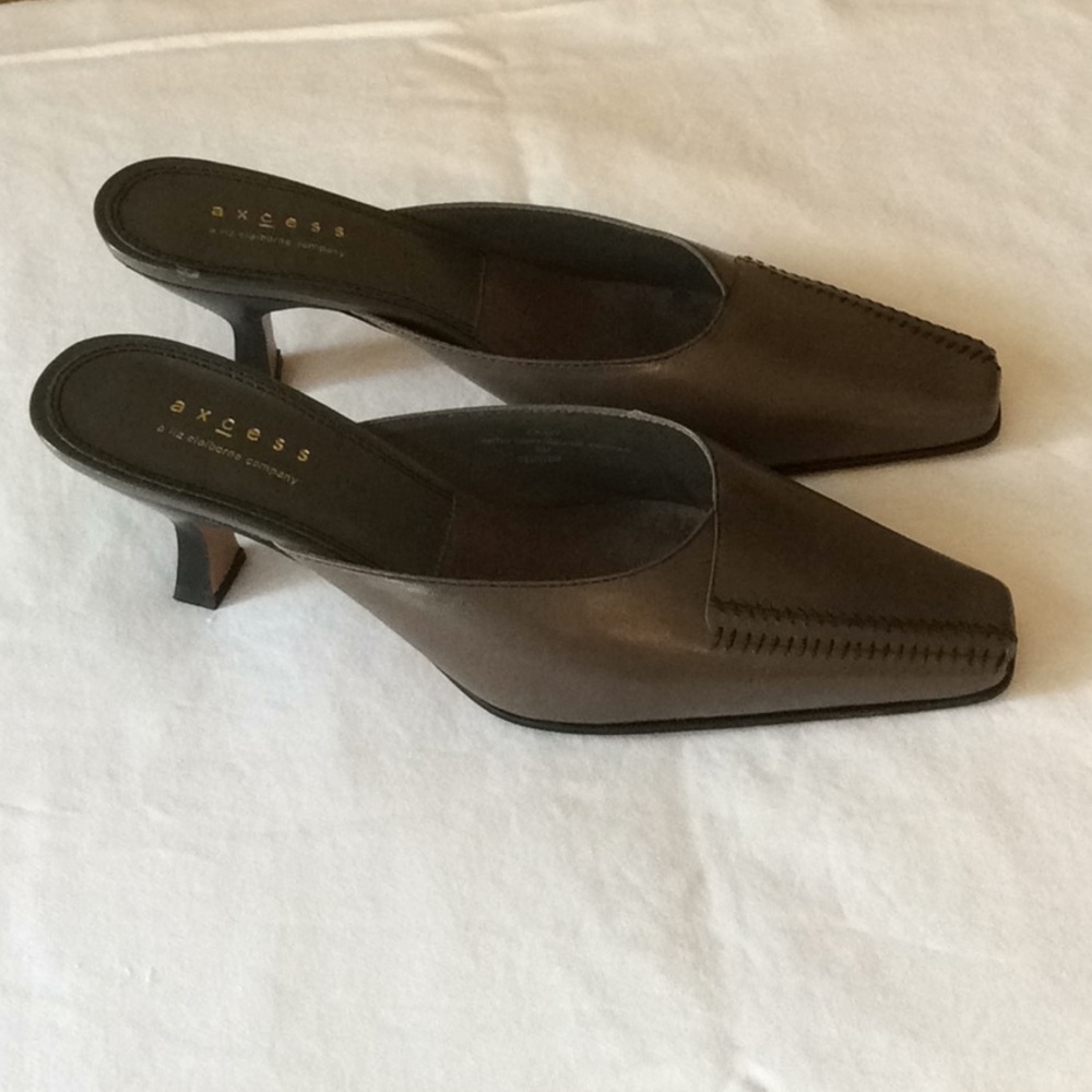Liz Claiborne shoes 2 inch heels NWOT